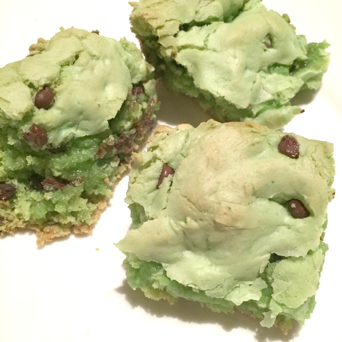 Mint Chocolate Chip Cake Batter Blondies